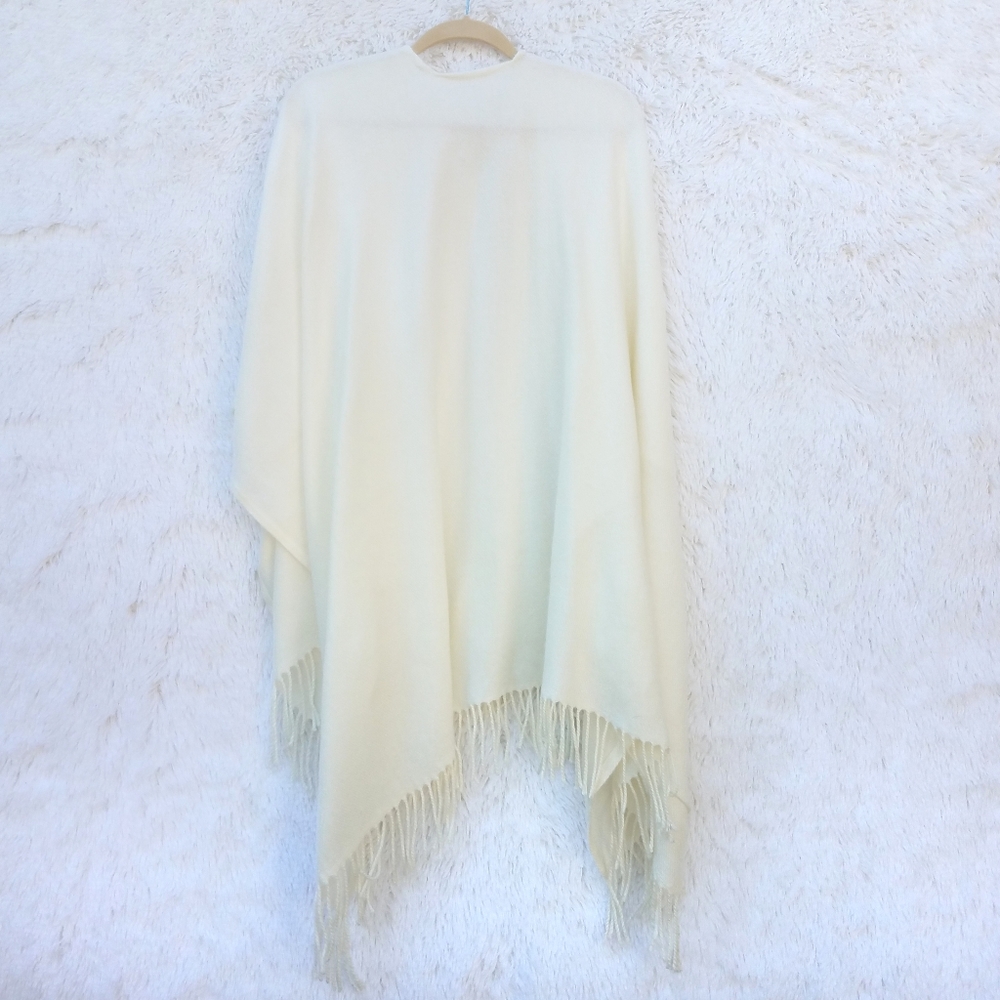 Women’s Poncho One Size Fits All - Picture 5 of 14